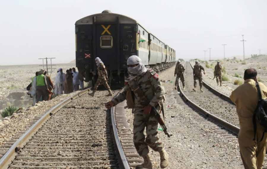 పాకిస్తాన్‌లో తీవ్ర ఉగ్రదాడి: 400 మందితో ప్రయాణిస్తున్న రైలు హైజాక్‌.. 150 మంది మృతి!