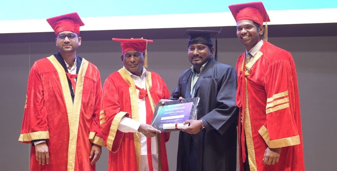 T-Hubలో డా. రాజు అరుముల్లాకు AI గ్రాడ్యుయేషన్ పట్టా ప్రధానం