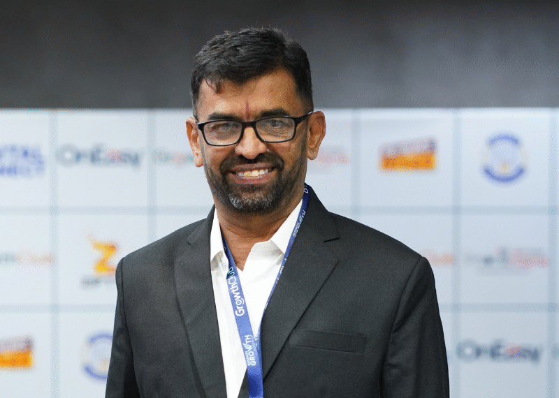 గ్రాఫిక్ డిజైనర్ మరియు ఫోటోగ్రాఫర్ గా నా వ్యాపార పనులన్నింటినీ చాలా వేగంగా చేసుకోగలుగుతున్నాను.