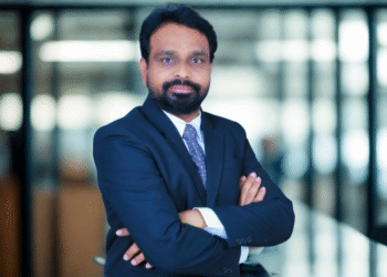 సంకల్పమే ఆయుధంగా.. పేదరికాన్ని జయించిన డిజిటల్ యోధుడు!