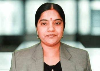 కన్నీళ్లను ఆయుధంగా మార్చి.. కష్టాలను జయించిన కవిత!