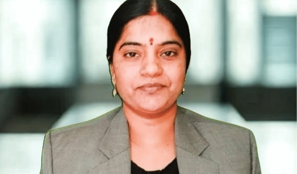 కన్నీళ్లను ఆయుధంగా మార్చి.. కష్టాలను జయించిన కవిత!