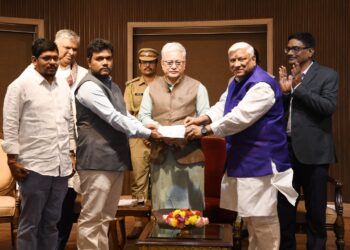 తెలంగాణ లోక్ భవన్‌లో గౌరవ రాష్ట్ర గవర్నర్ శ్రీ జిష్ణు దేవ్ వర్మ గారి సమక్షంలో అక్షయ విద్య ఫౌండేషన్ విద్యార్థులకు ల్యాప్‌టాప్‌ల పంపిణీ కార్యక్రమం నిర్వహించబడింది.