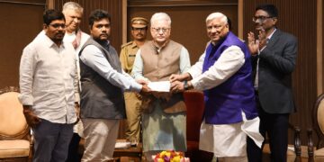 తెలంగాణ లోక్ భవన్‌లో గౌరవ రాష్ట్ర గవర్నర్ శ్రీ జిష్ణు దేవ్ వర్మ గారి సమక్షంలో అక్షయ విద్య ఫౌండేషన్ విద్యార్థులకు ల్యాప్‌టాప్‌ల పంపిణీ కార్యక్రమం నిర్వహించబడింది.